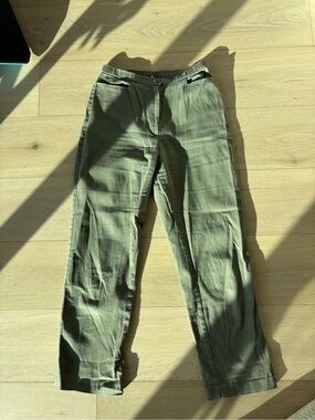 Woman Capri Olive Green Casual Pants
